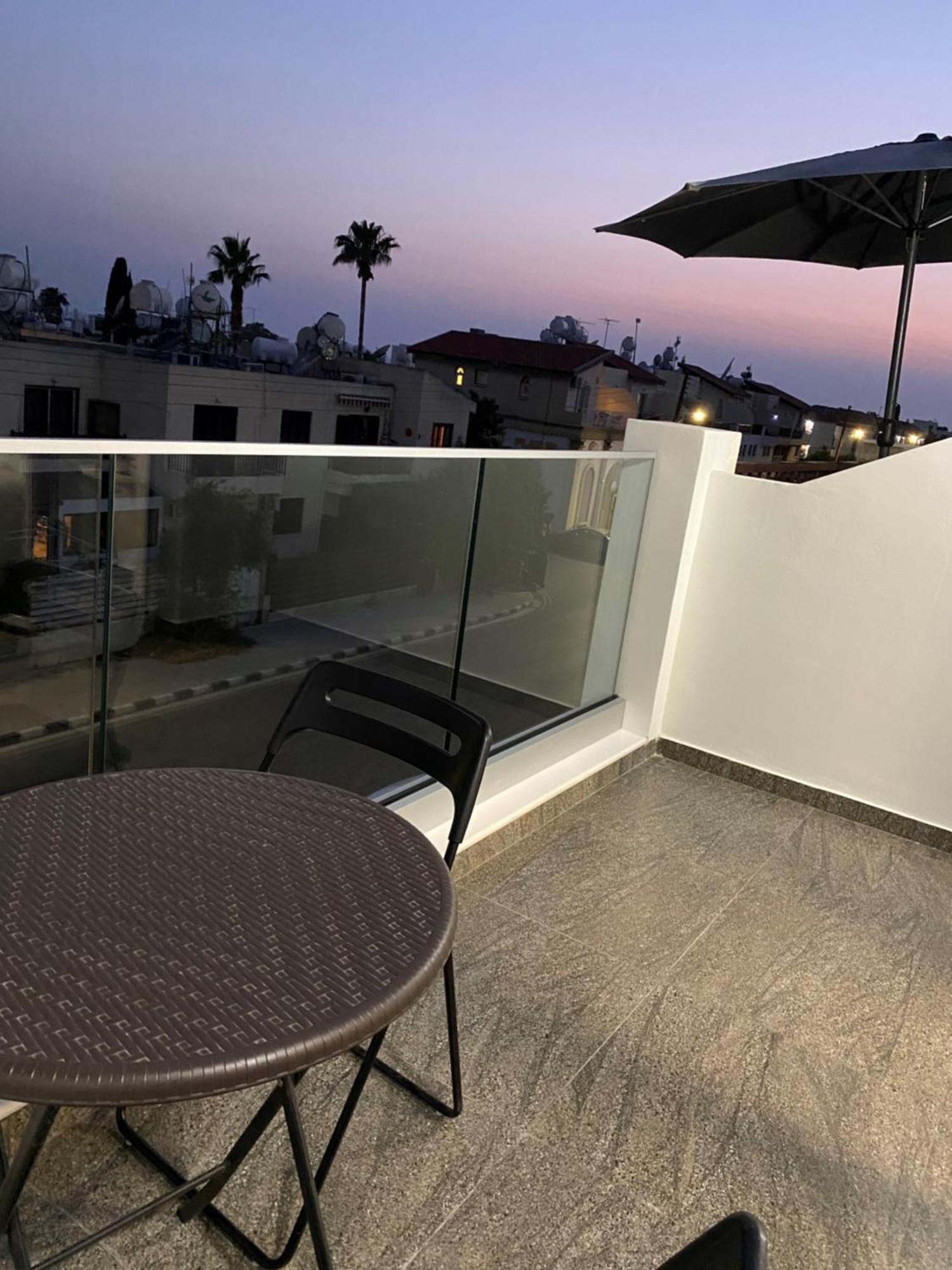 Ev Zin - Modern, Cozy, 1 Bed, Pool, 2 Balconies, A105 Daire Pafos Dış mekan fotoğraf