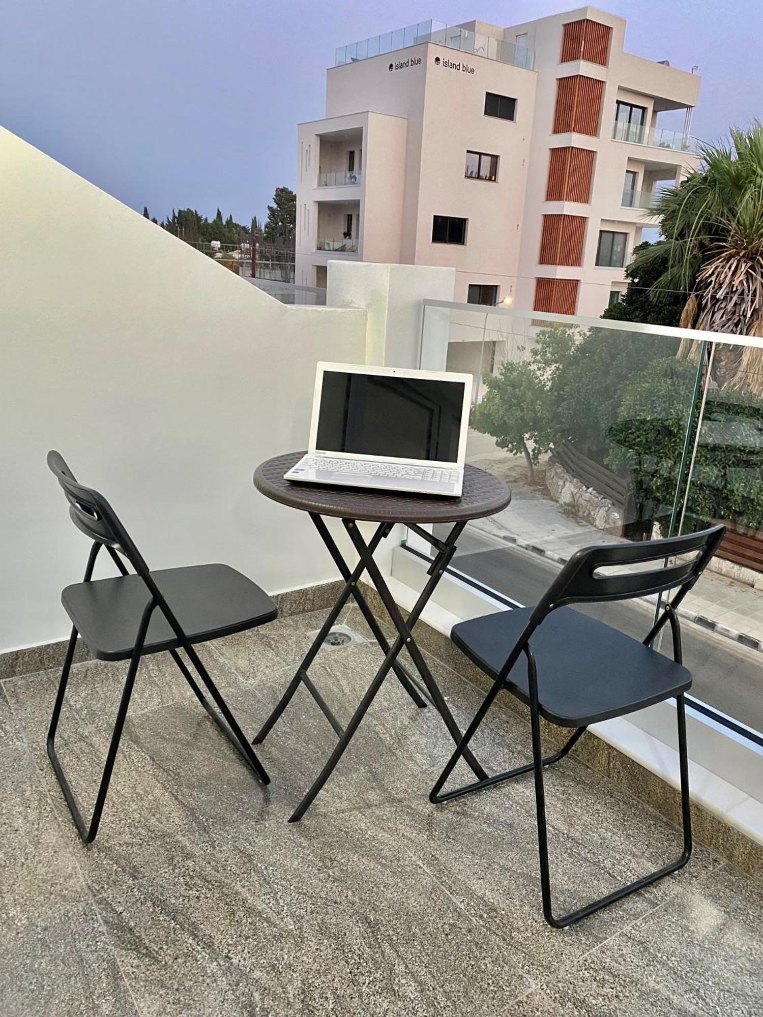 Ev Zin - Modern, Cozy, 1 Bed, Pool, 2 Balconies, A105 Daire Pafos Dış mekan fotoğraf